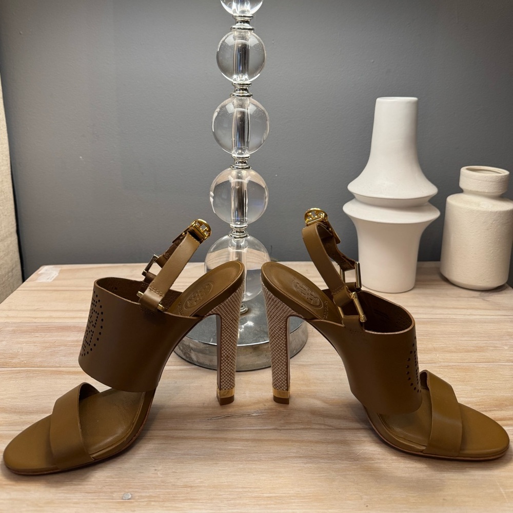 Tory Burch summertime heel. Amazing quality, makes legs look long and skinny!